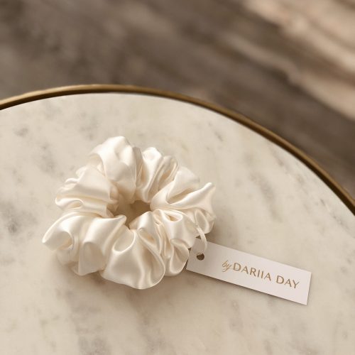 Silk Scrunchie#971DEDFF-AE0D-4504-BF8A-2BBB1FED71E4.jpg